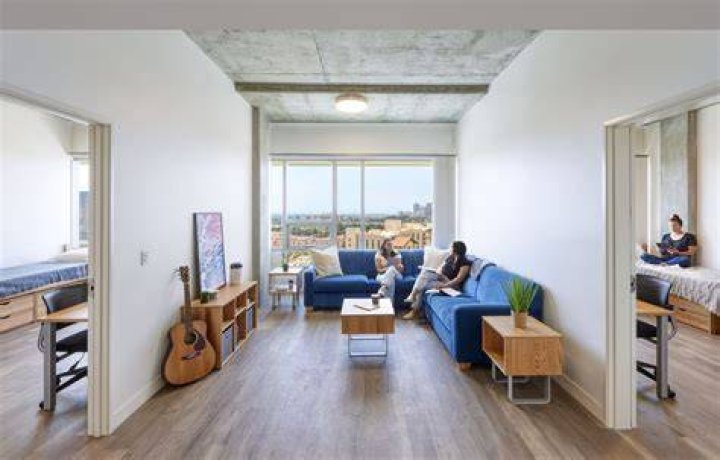 What age do people live in apartments?