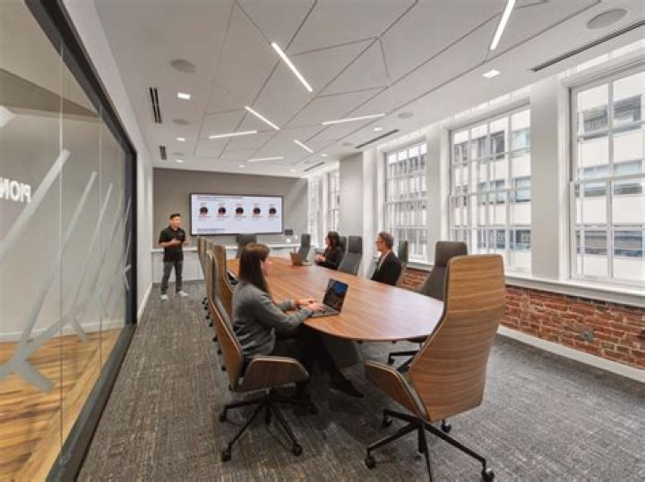 What companies have offices in Philadelphia?
