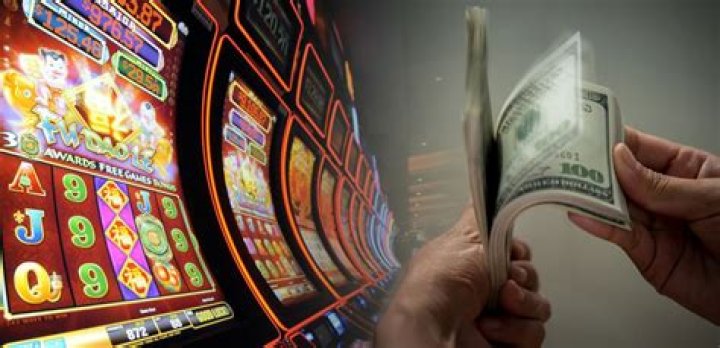 What determines when a slot machine will payout?